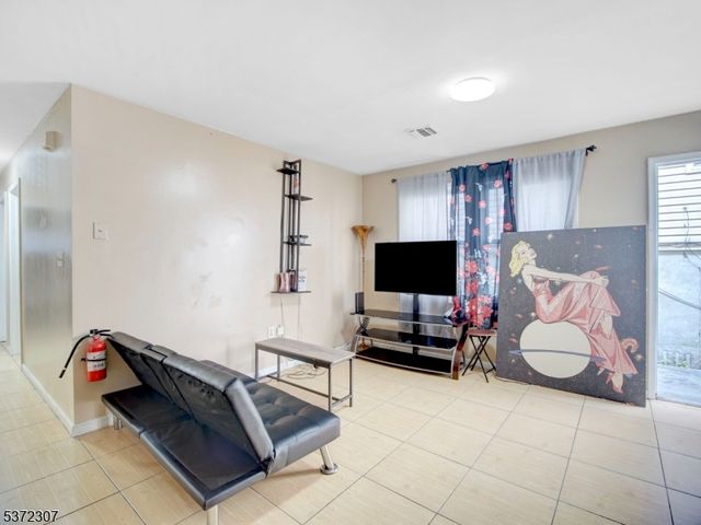 575 Bergen St, Newark City, NJ 07108