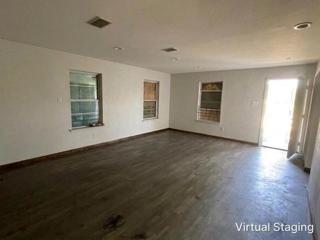 2001 J B Jackson JR Boulevard, Dallas, TX 75210