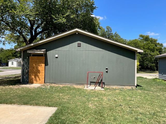 2001 J B Jackson JR Boulevard, Dallas, TX 75210