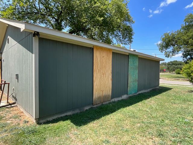2001 J B Jackson JR Boulevard, Dallas, TX 75210