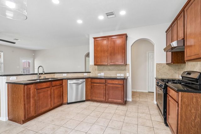 9619 Indian Trl, Mont Belvieu, TX 77580