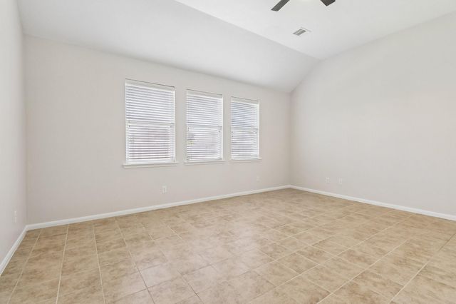 9619 Indian Trl, Mont Belvieu, TX 77580