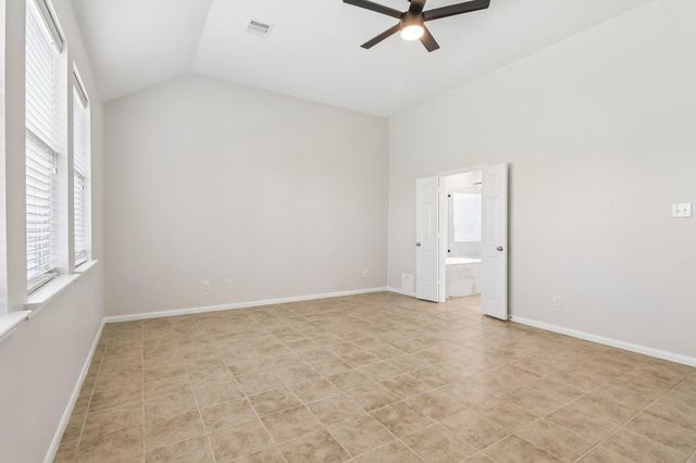 9619 Indian Trl, Mont Belvieu, TX 77580