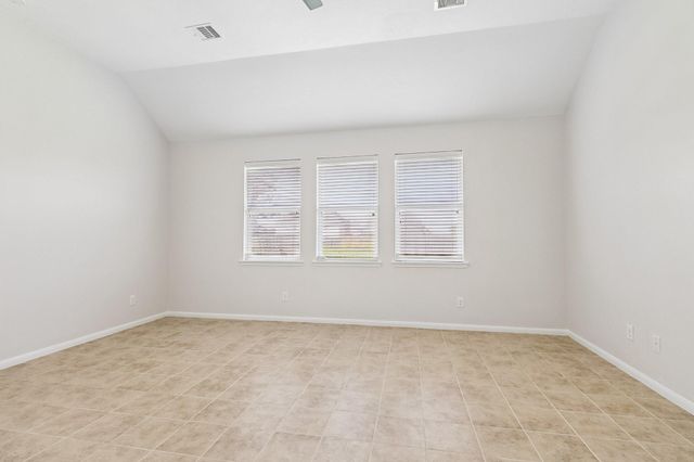 9619 Indian Trl, Mont Belvieu, TX 77580