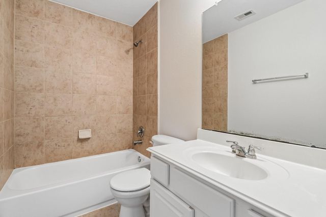 9619 Indian Trl, Mont Belvieu, TX 77580
