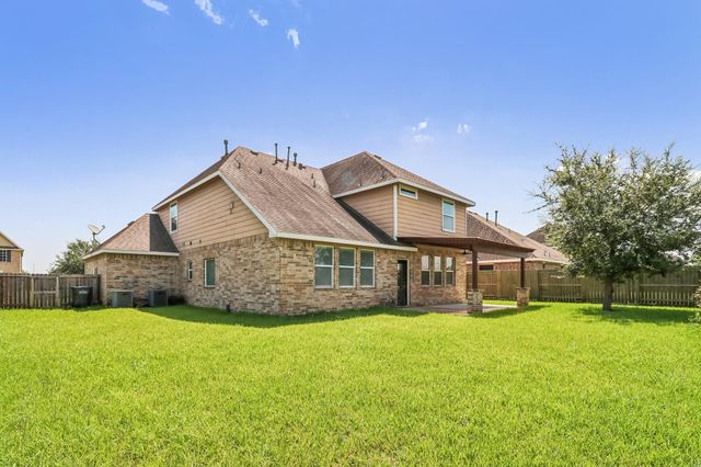9619 Indian Trl, Mont Belvieu, TX 77580
