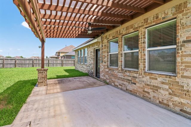 9619 Indian Trl, Mont Belvieu, TX 77580