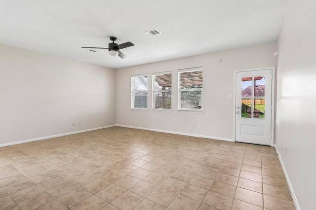9619 Indian Trl, Mont Belvieu, TX 77580