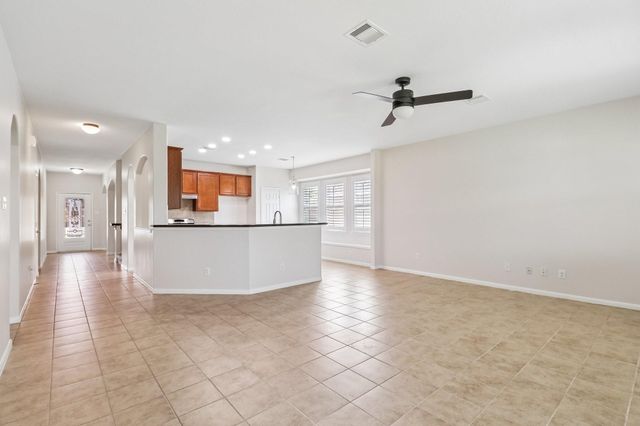 9619 Indian Trl, Mont Belvieu, TX 77580