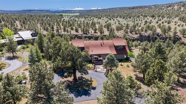 7950 NW Grubstake Way, Redmond, OR 97756