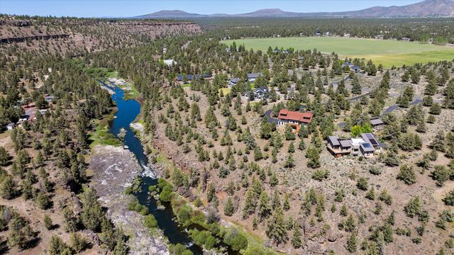 7950 NW Grubstake Way, Redmond, OR 97756