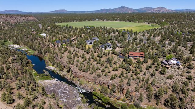 7950 NW Grubstake Way, Redmond, OR 97756