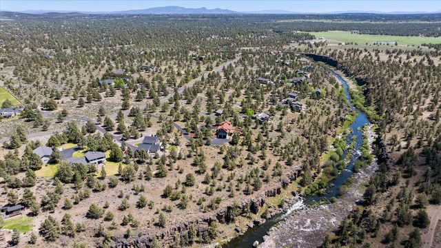 7950 NW Grubstake Way, Redmond, OR 97756