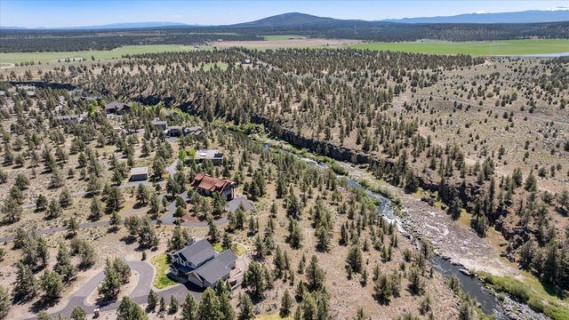 7950 NW Grubstake Way, Redmond, OR 97756
