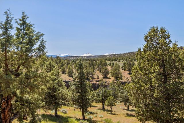 7950 NW Grubstake Way, Redmond, OR 97756