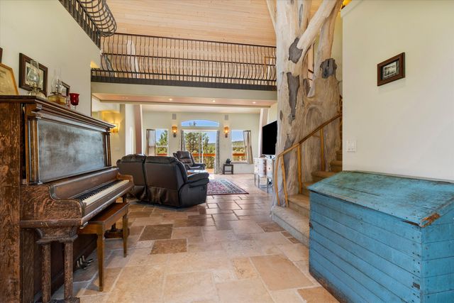 7950 NW Grubstake Way, Redmond, OR 97756
