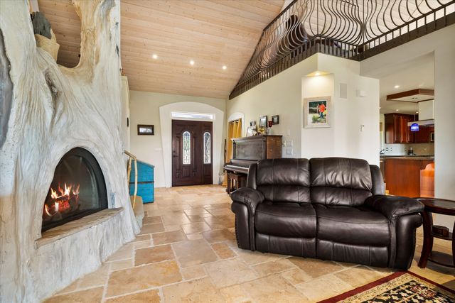 7950 NW Grubstake Way, Redmond, OR 97756