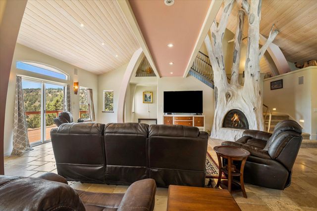 7950 NW Grubstake Way, Redmond, OR 97756