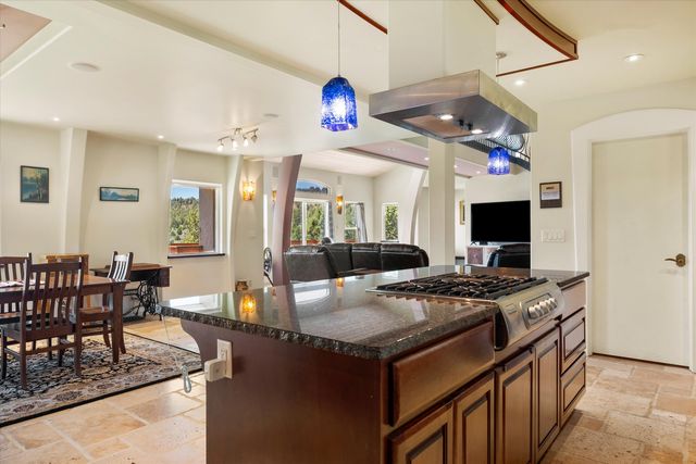 7950 NW Grubstake Way, Redmond, OR 97756