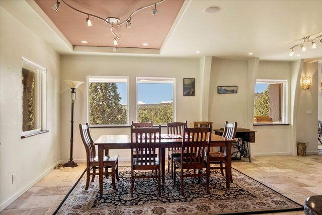 7950 NW Grubstake Way, Redmond, OR 97756