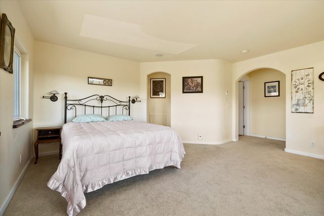 7950 NW Grubstake Way, Redmond, OR 97756