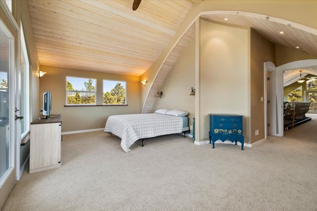 7950 NW Grubstake Way, Redmond, OR 97756