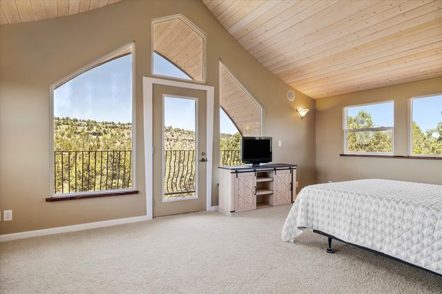 7950 NW Grubstake Way, Redmond, OR 97756