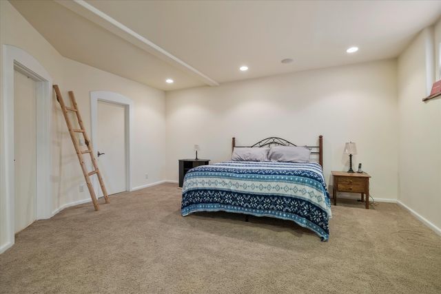 7950 NW Grubstake Way, Redmond, OR 97756