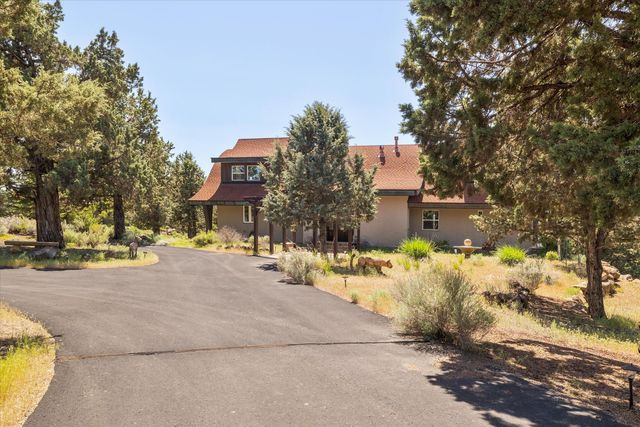 7950 NW Grubstake Way, Redmond, OR 97756