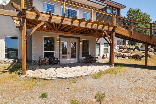 7950 NW Grubstake Way, Redmond, OR 97756
