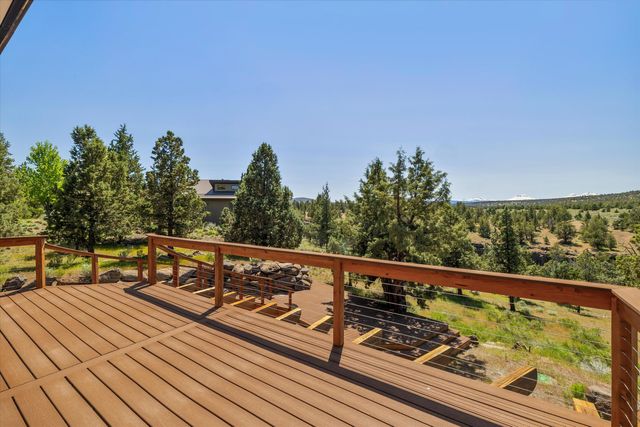 7950 NW Grubstake Way, Redmond, OR 97756