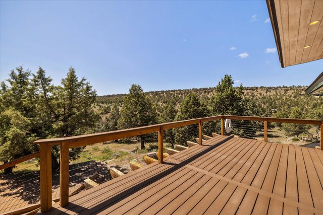 7950 NW Grubstake Way, Redmond, OR 97756