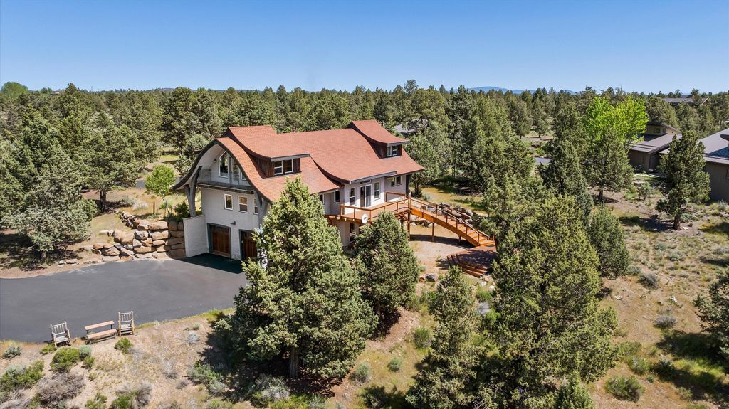 7950 NW Grubstake Way, Redmond, OR 97756