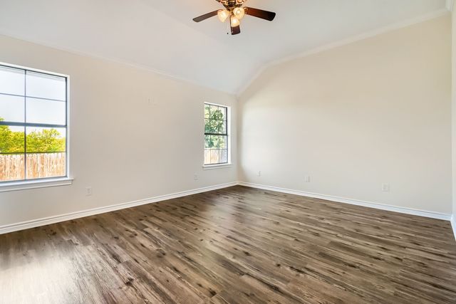 1005 Lake Ridge Drive, Sanger, TX 76266
