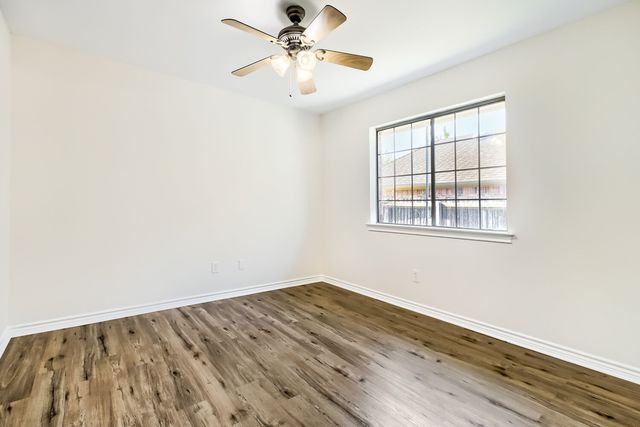 1005 Lake Ridge Drive, Sanger, TX 76266