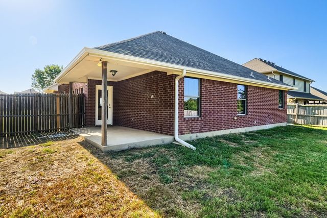 1005 Lake Ridge Drive, Sanger, TX 76266