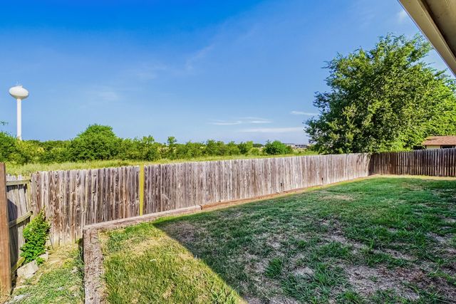 1005 Lake Ridge Drive, Sanger, TX 76266