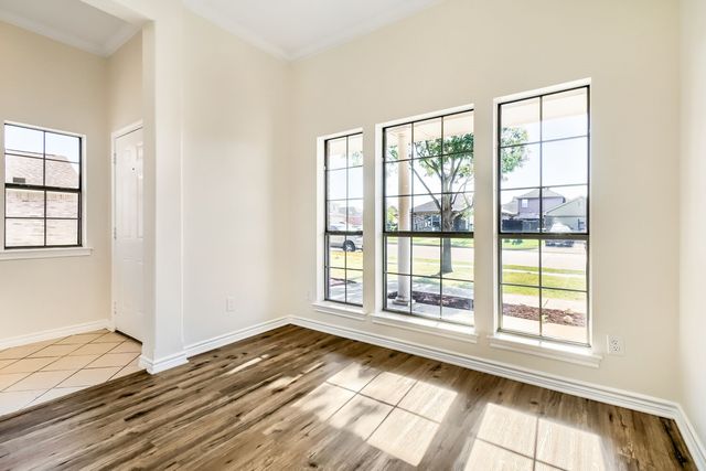 1005 Lake Ridge Drive, Sanger, TX 76266
