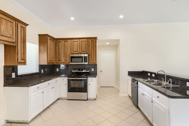 1005 Lake Ridge Drive, Sanger, TX 76266