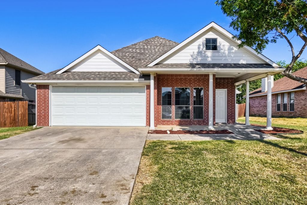 1005 Lake Ridge Drive, Sanger, TX 76266