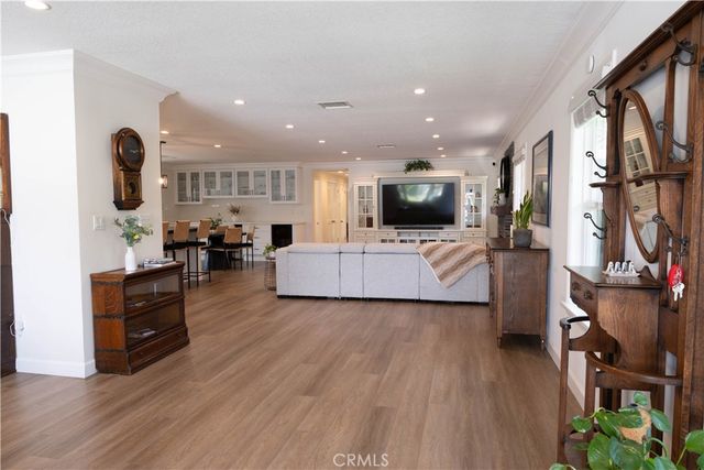 245 Brentwood, Costa Mesa, CA 92627