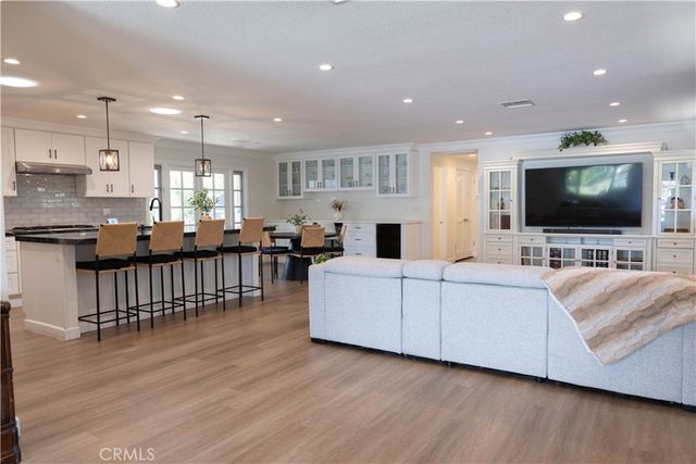 245 Brentwood, Costa Mesa, CA 92627