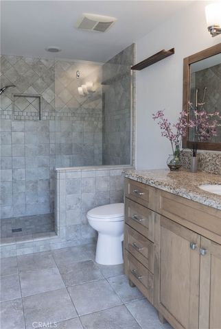 245 Brentwood, Costa Mesa, CA 92627