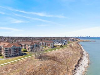 4120 Lake DRIVE #159, Saint Francis, WI 53235