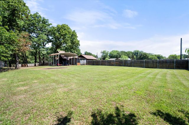 377 Southern Oaks Drive, Streetman, TX 75859