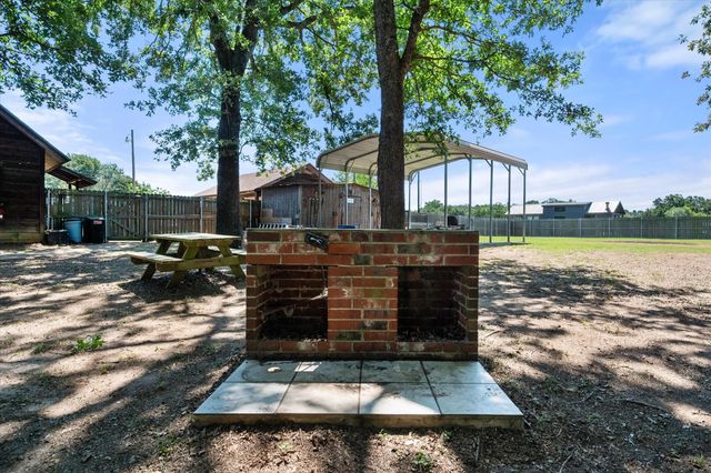 377 Southern Oaks Drive, Streetman, TX 75859