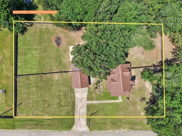 377 Southern Oaks Drive, Streetman, TX 75859