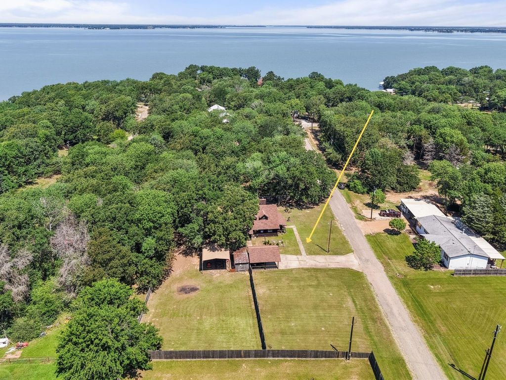 377 Southern Oaks Drive, Streetman, TX 75859