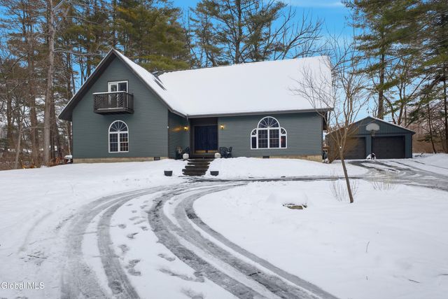 48 Meadow Drive, Queensbury, NY 12804