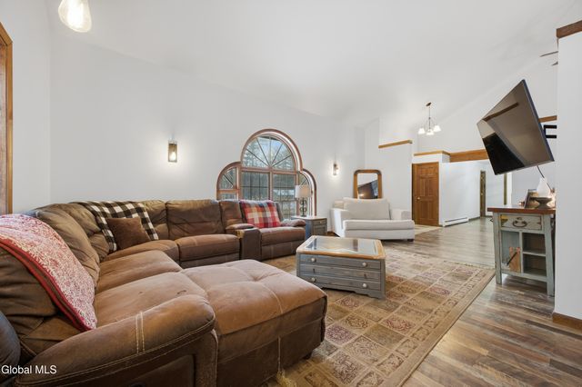 48 Meadow Drive, Queensbury, NY 12804